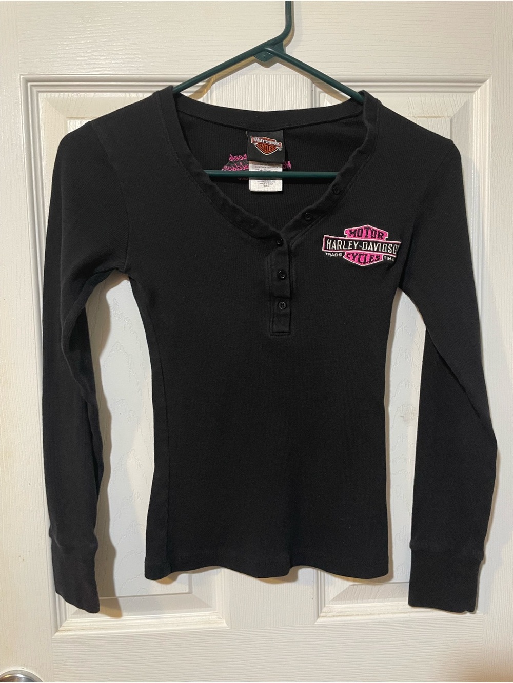 Vintage Y2K Harley-Davidson Battle Creek MI Pink Embroidered Henley Top